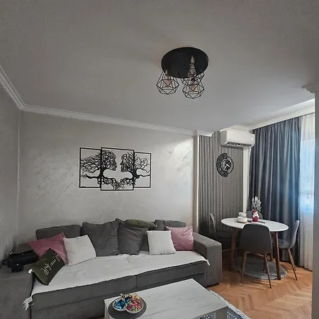 Stan Na Dan Centar アパート ビイェリナ